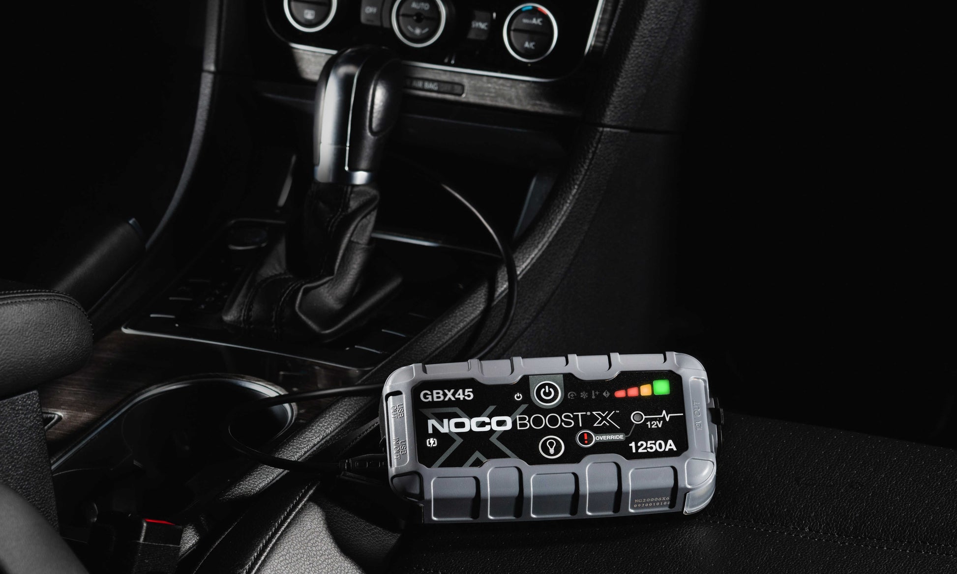 Robot Pornire Auto, Jump Starter Auto 12V Portabil, Noco GBX45, Curent Pornire 1250A, Litiu-Ion